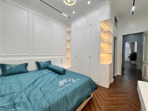 SIÊU PHẨM PHÂN LÔ HOÀNG QUỐC VIỆT – 7 TẦNG – THANG MÁY – TRƯỚC NHÀ Ô TÔ TRÁNH – NGỦ TRONG NHÀ – KINH DOANH 26.8 tỷ